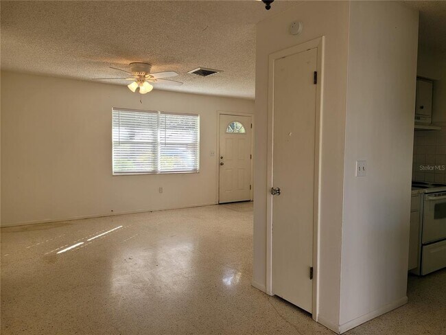 Foto del edificio - 1820 Martin St