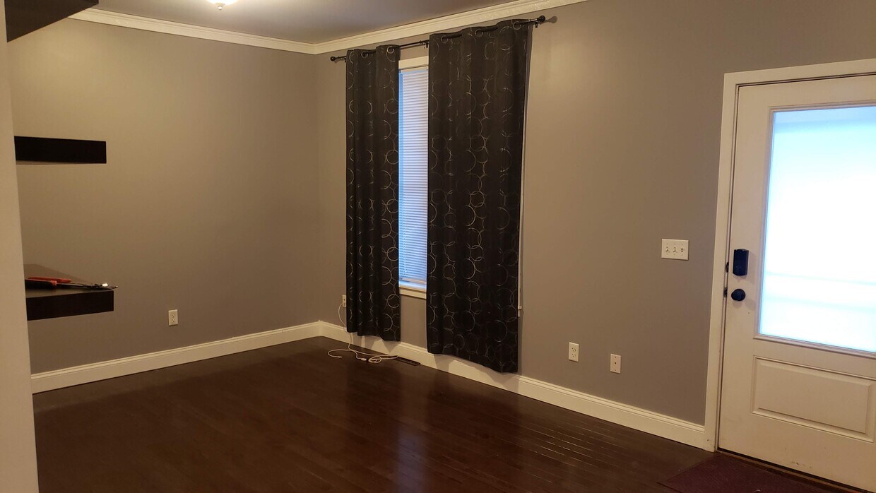 Primary Photo - 502 Armandale St