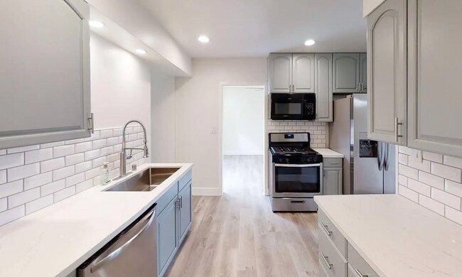 Foto del edificio - 5118-5120 East Falls View Dr