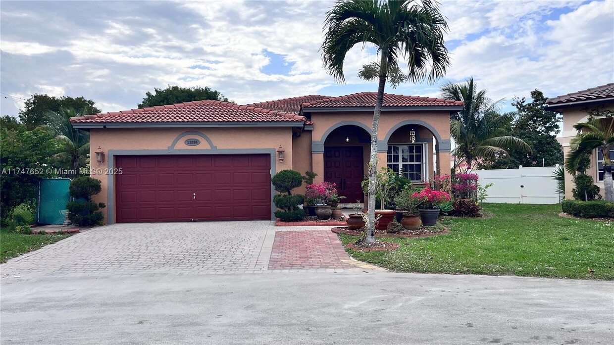 Foto principal - 13296 SW 54th Ct