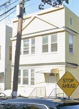 Building Photo - 154 Bleecker St