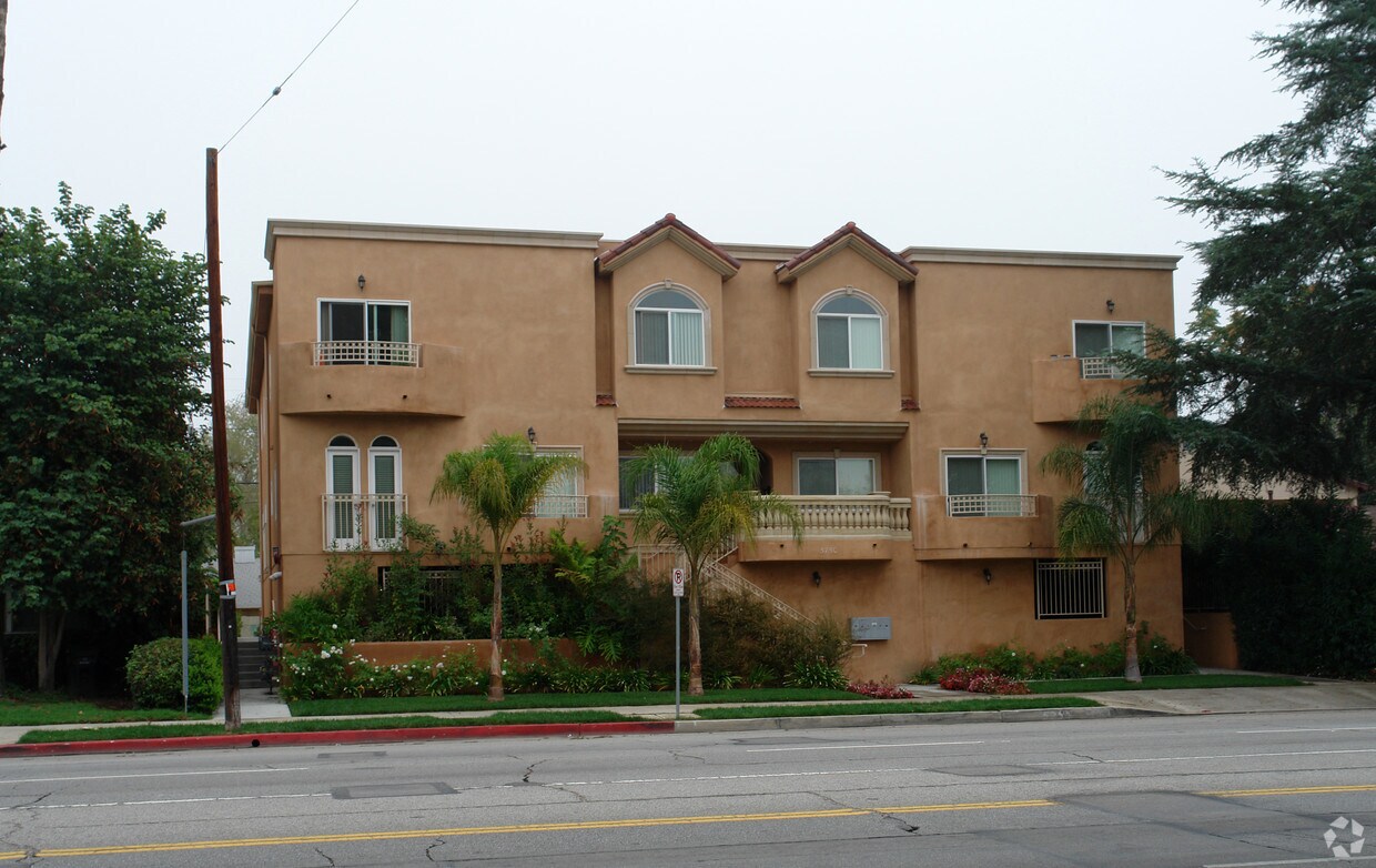 Building Photo - 5750 Woodman Ave
