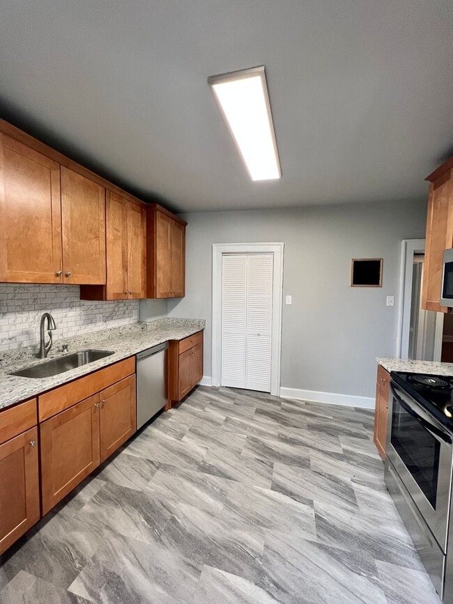 Building Photo - 402 N Sheppard St