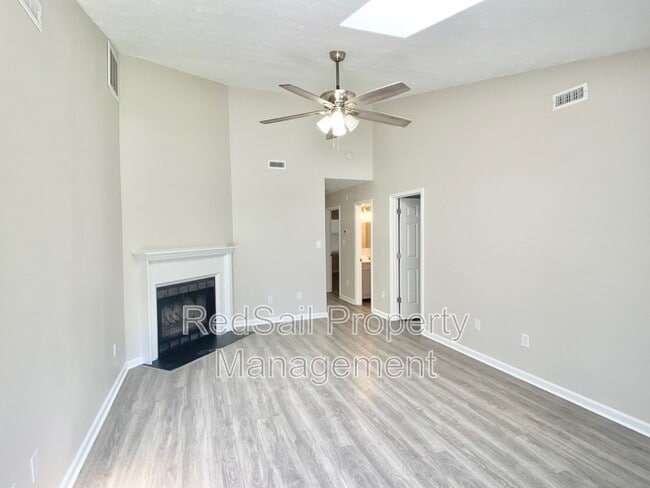 Building Photo - 39 Whites Ln