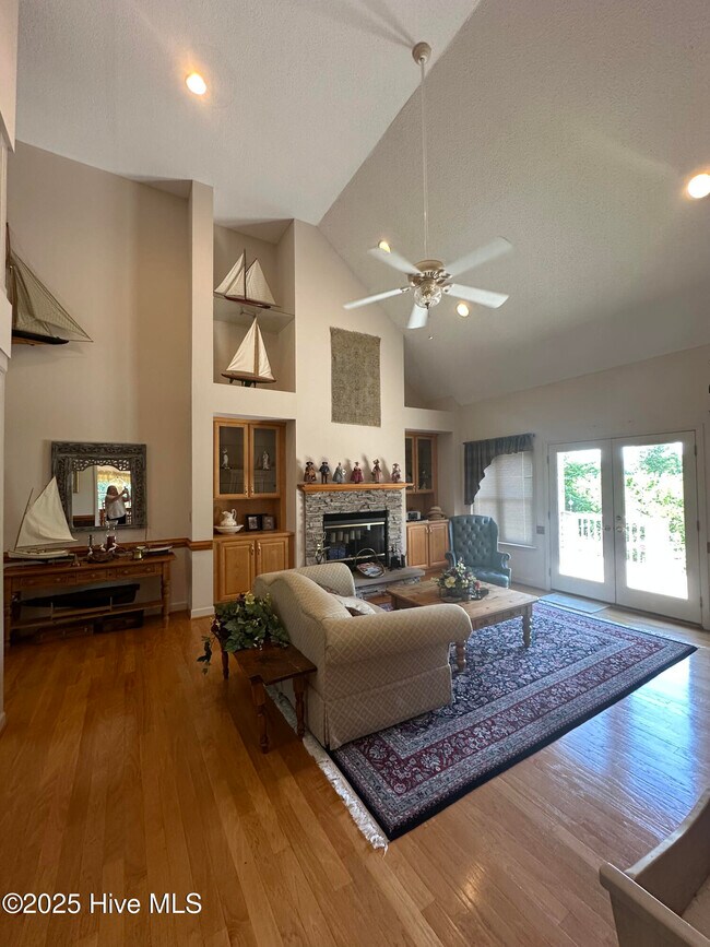 Building Photo - 7407 Fern Valley Dr