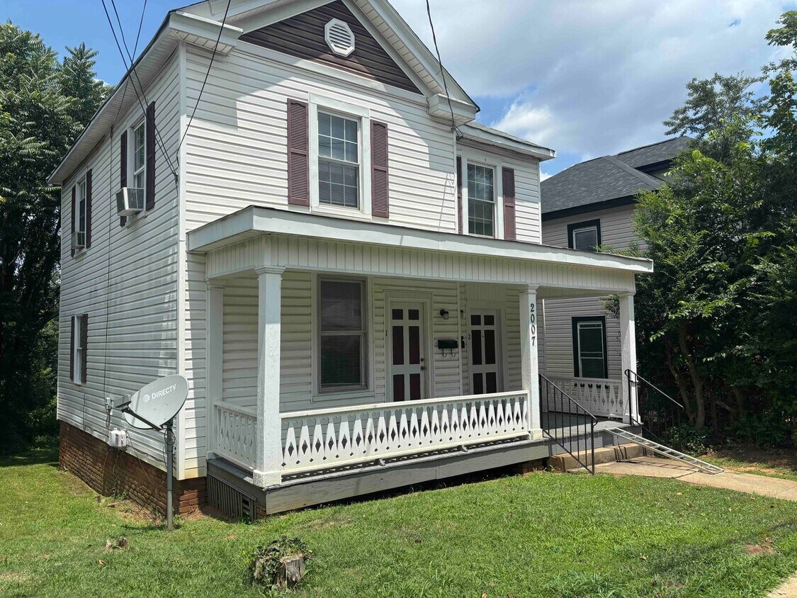 Foto principal - 2007 Kingston Ave