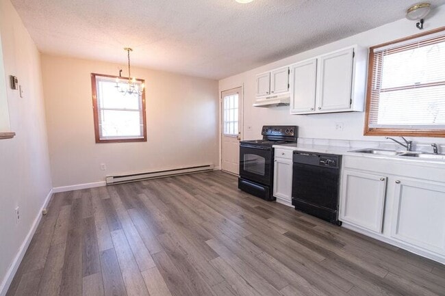 Building Photo - 54 Price St