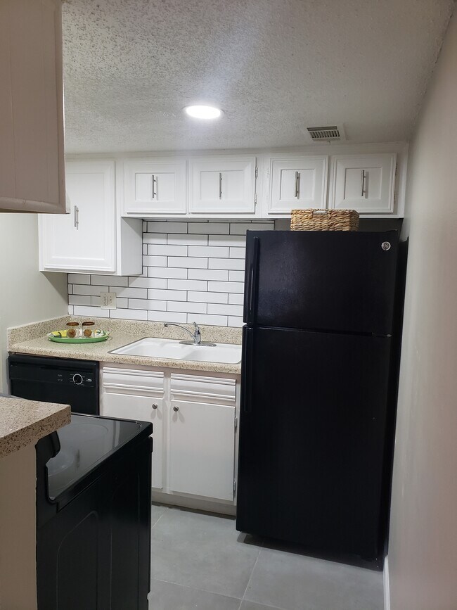 Foto del edificio - 5833 Harvest Hill Rd