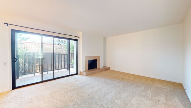 Building Photo - Beautiful Condo Available in Villa Moraga ...