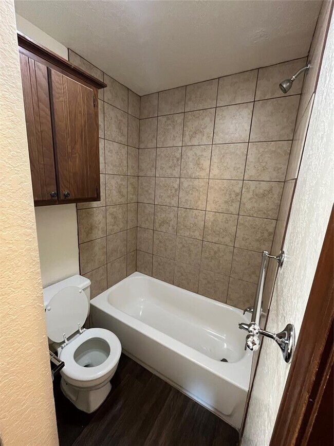 Foto del edificio - 1901 E Lindsey St