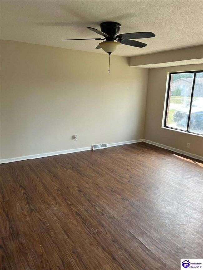 Foto del edificio - 1709 Cliff Ridge Ct