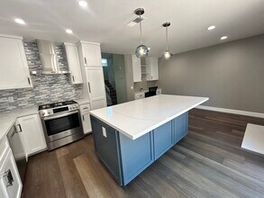 Building Photo - 340 Fallingstar