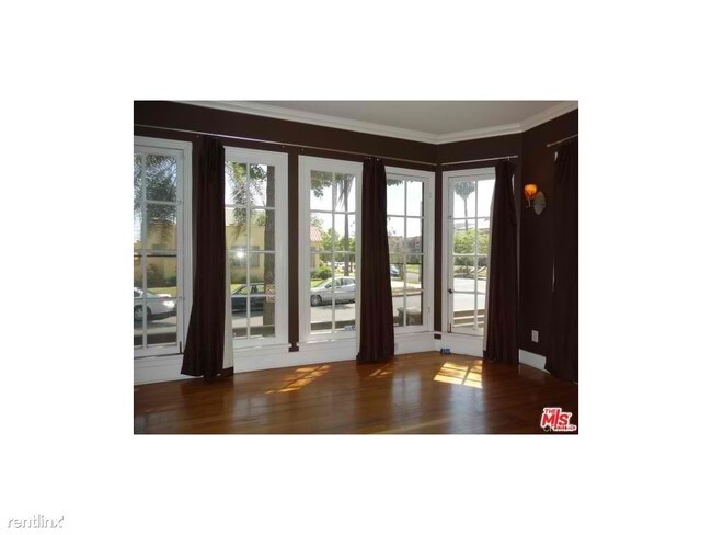 Foto del edificio - 1086 Meadowbrook Ave