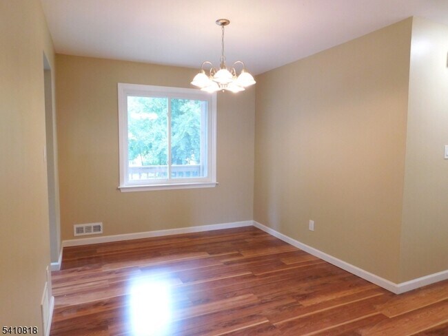 Building Photo - 62 Mercer Ave