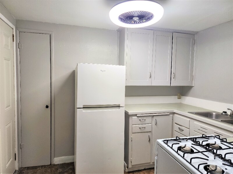 Foto principal - 1175 E 8th St