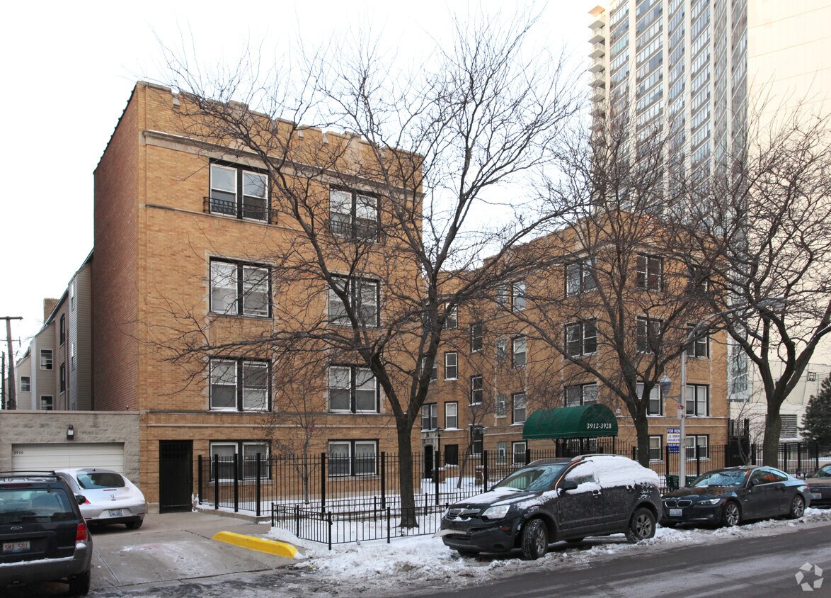 39123928 N Pine Grove Ave, Chicago, IL 60613 Apartments in Chicago