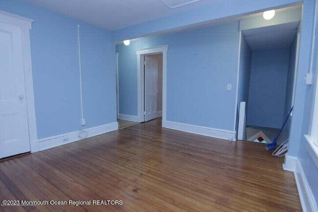 Building Photo - 646 Morford Ave