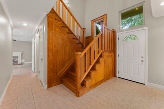 Building Photo - 27 W Stony Bridge Ct