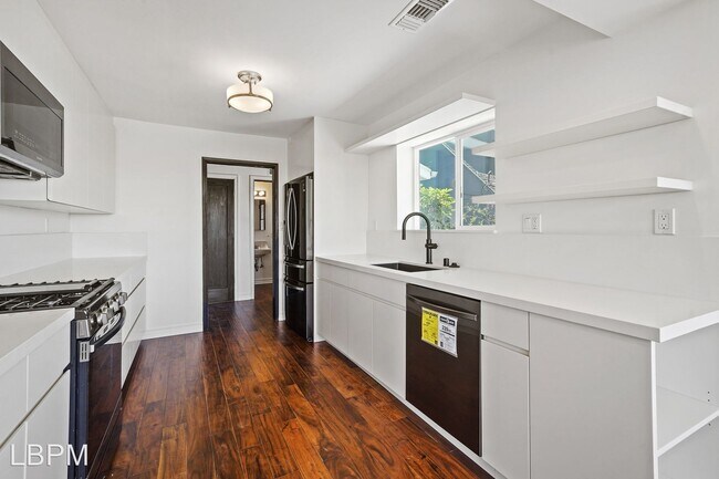 Building Photo - 2 br, 2.5 bath House - 5615 Aladdin St