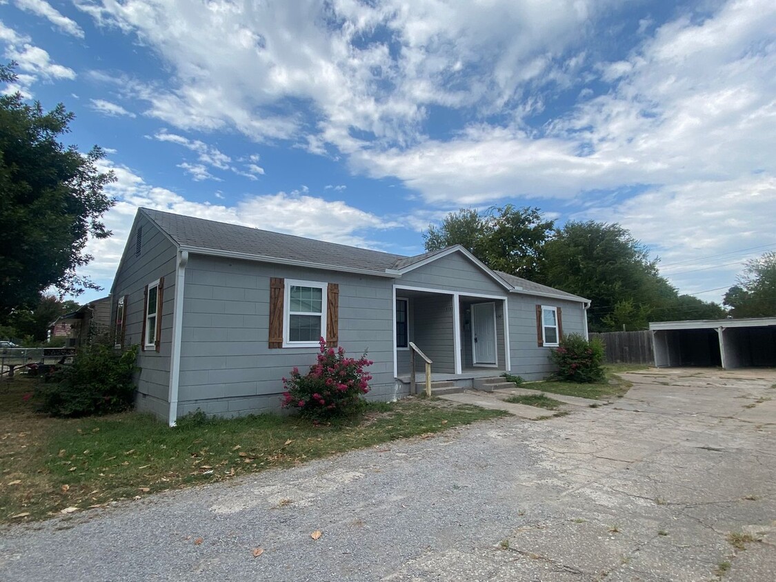Foto principal - 7139 E Newton St
