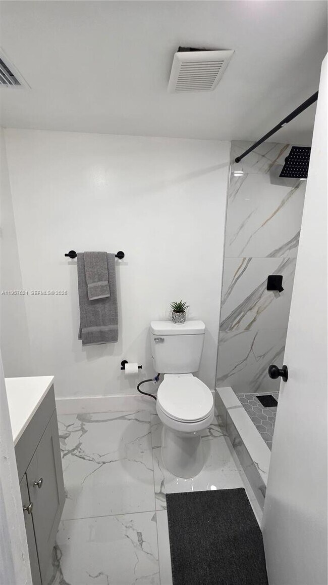Foto del edificio - 7085 W Sunrise Blvd