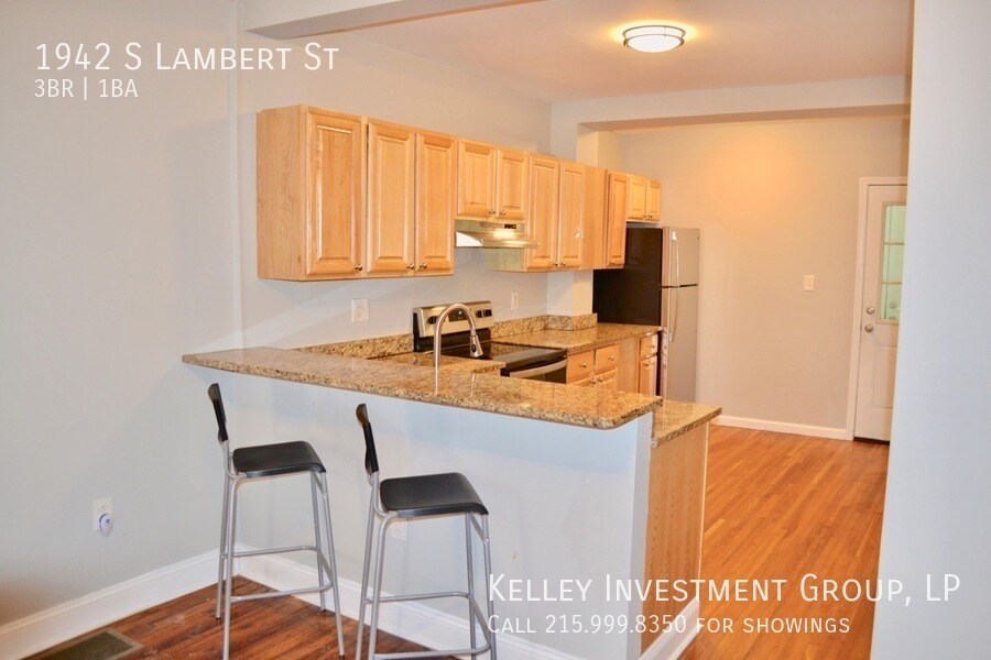 Primary Photo - 1942 S Lambert St