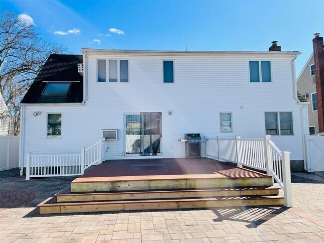 Building Photo - 31 Tyrconnell Ave