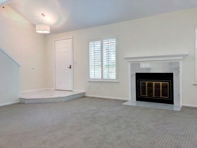 Building Photo - Newly Remodeled - 2 Bed 2.5 Bath Daly City...