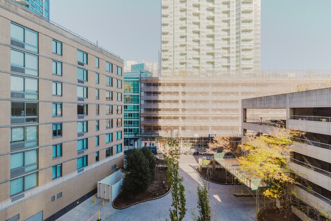 Foto del edificio - 4-75-75 48th Ave