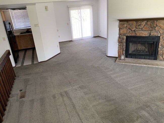 Foto del edificio - 2 Bdrm/2Bath with 2 Car Garage