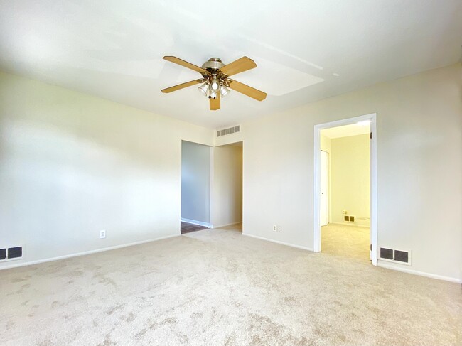 Living Room - 32435 Palmer Rd