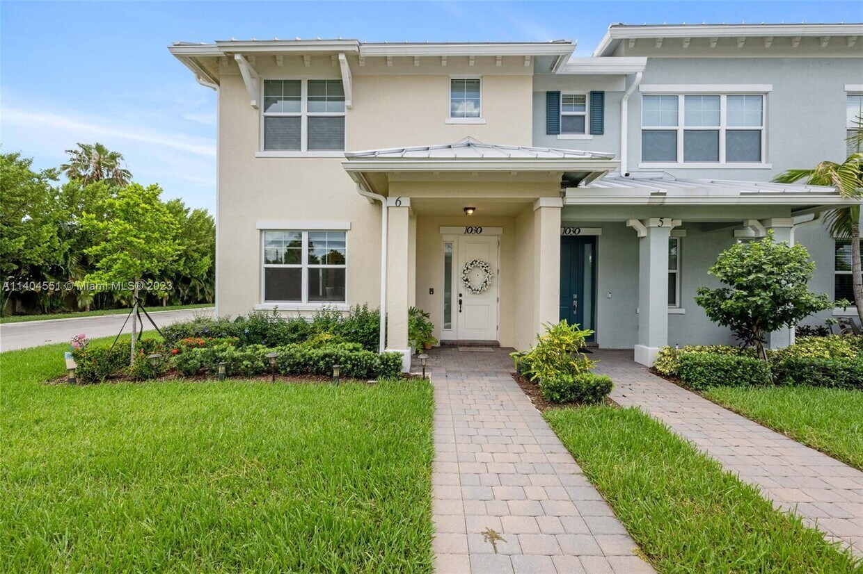 Foto principal - 1030 Eucalyptus Dr