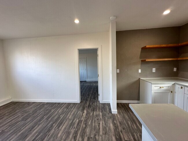 Foto del edificio - 4024 W Ave L 6