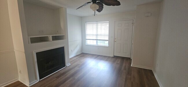 Building Photo - 119 Creekside Dr