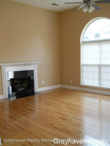 Building Photo - 5830 Crestview Dr
