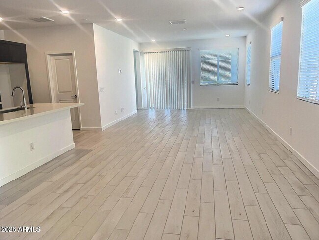 Foto del edificio - 9345 E Solina Ave