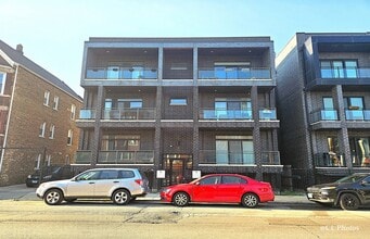 Building Photo - 3620 W Diversey Ave