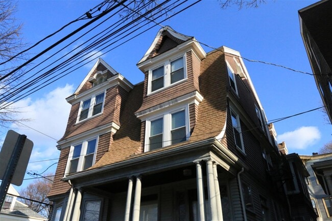 Building Photo - 34 Chatham St