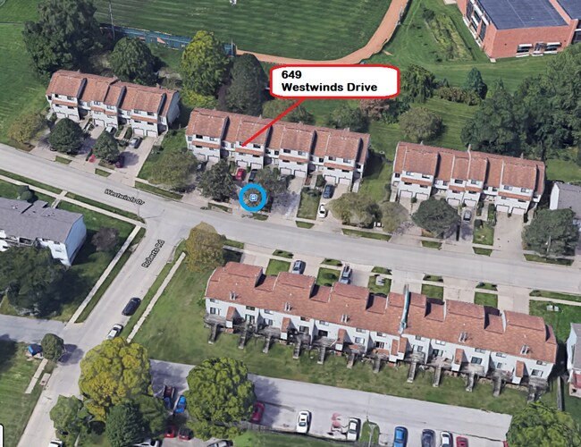 Foto del edificio - $1,350 | 2 Bedroom + Bonus Room, 1.5 Bathr...