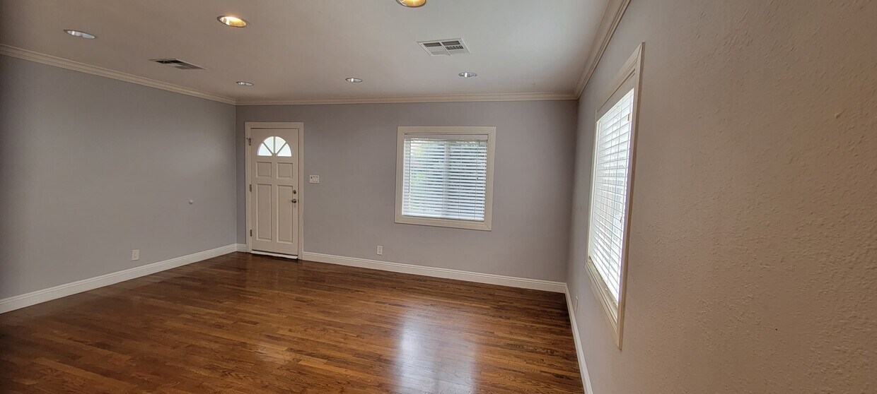 Foto principal - 17565 Bullock St