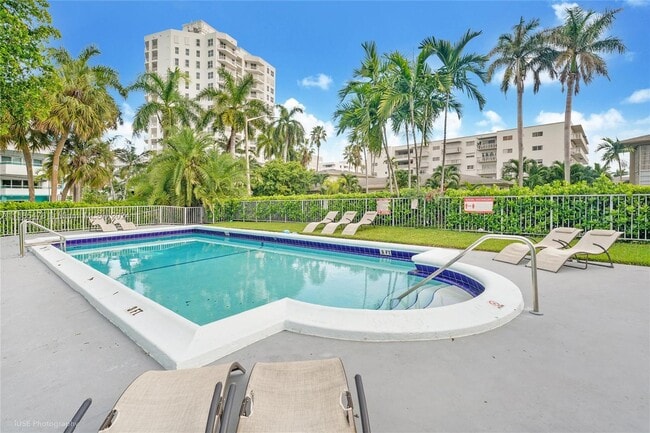 Building Photo - 9850 E Bay Harbor Dr