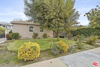 Building Photo - 1326 N Screenland Dr