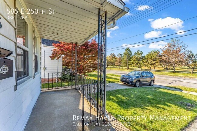 Building Photo - 585 E 250, Euclid - Spacious 3 bedrooms 1....