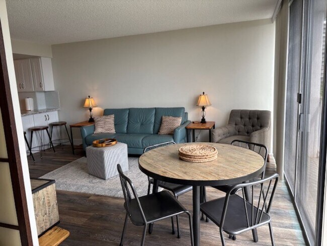 Building Photo - Makaha Valley Towers - One Bedroom