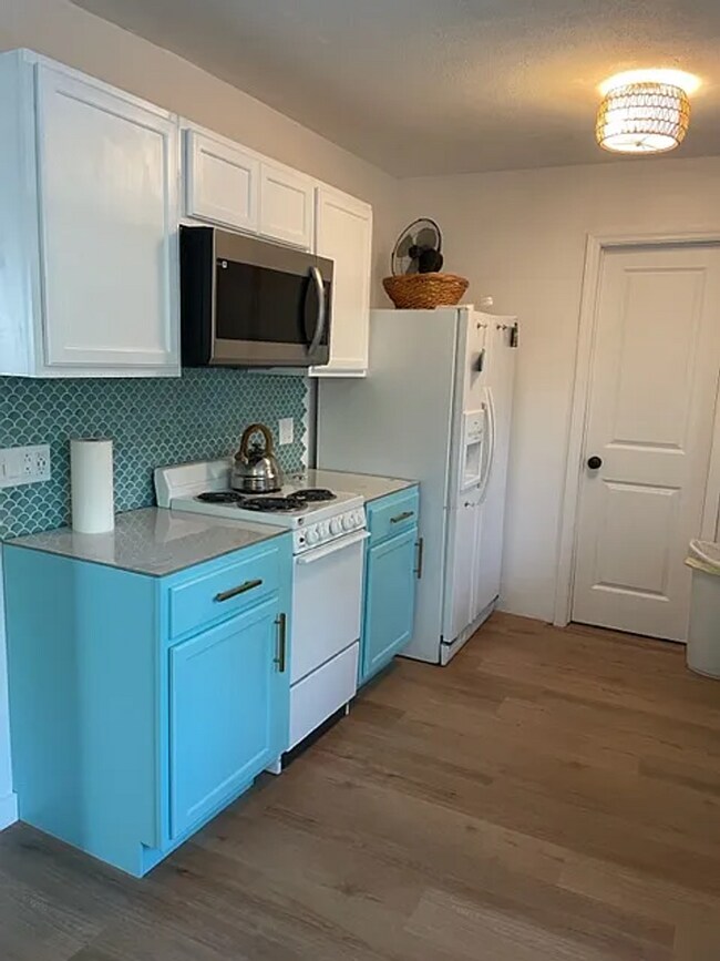 Foto del edificio - Beachside Furnished Home with Utilities Included – 1bed | 1bath