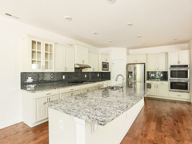 Foto del edificio - **Beautiful 4-Bedroom Home with A/C, Covered Outdoor Living & Designer Finishes in Bothell** Avai...