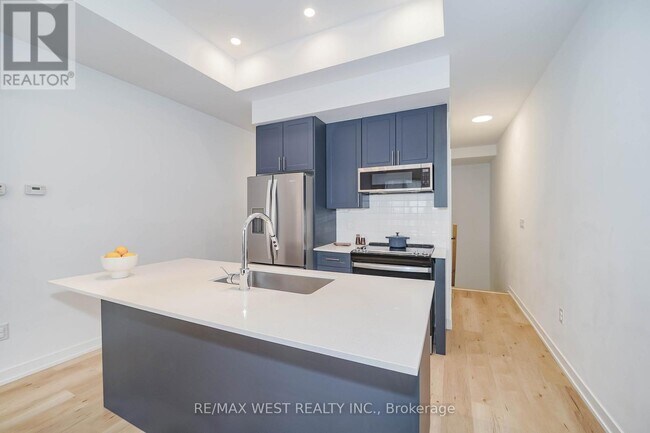 Photo du bâtiment - 3686-3686 St Clair Ave E