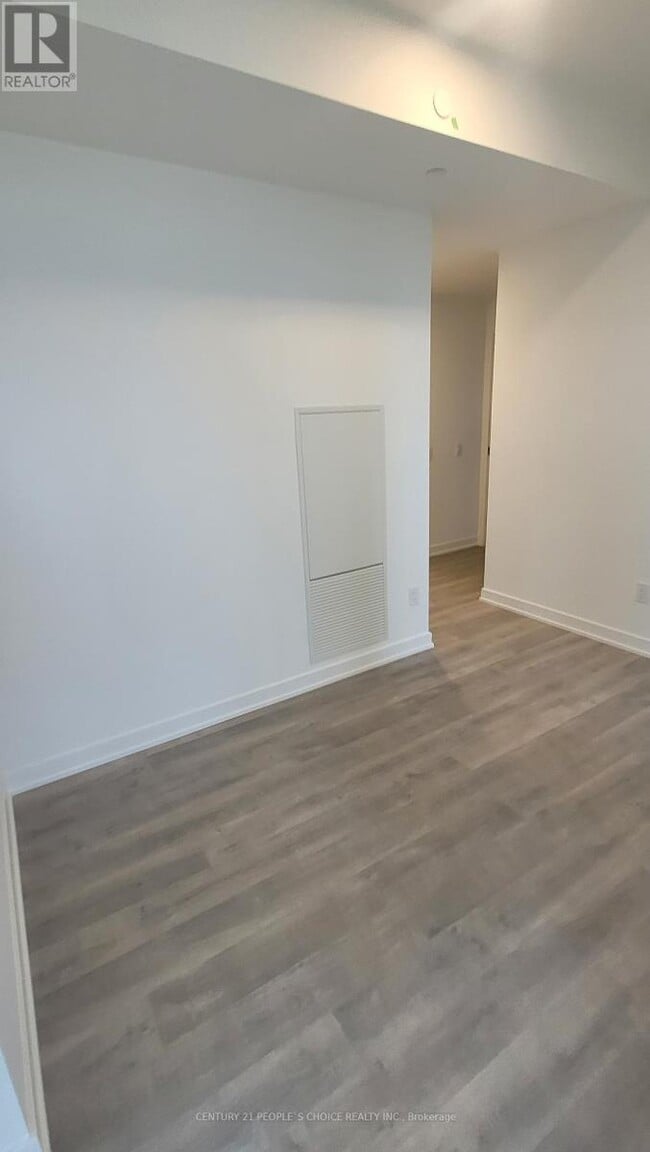 Building Photo - 5105 Hurontario St