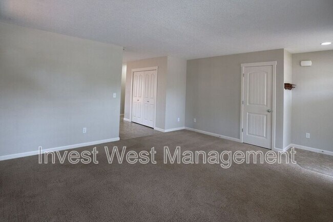 Building Photo - 10908 NE 88th Street