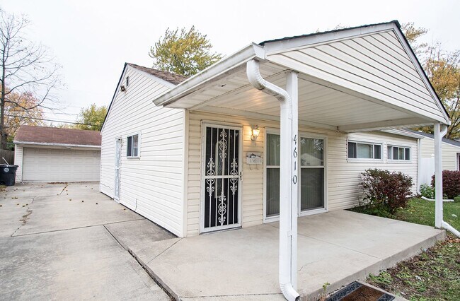 Building Photo - 3 bed 1.5 Bath